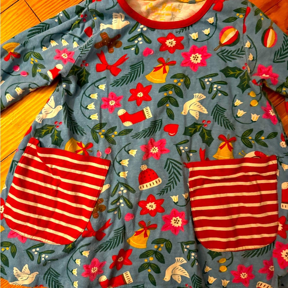 Adorable mini Boden holiday outfit 5/6